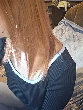 Snapshot of _Kitti_ chatting on October 17, 10:29 am  Kitti  online show from October 17, 10:29 am