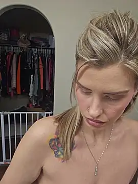 ellieconradxo online show from May 14, 3:08 pm