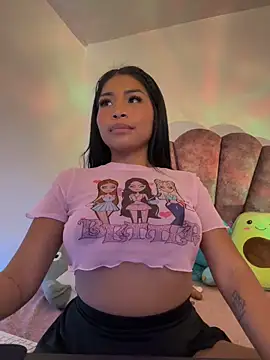 Snapshot of Pocahontascute_33 chatting on March 14, 12:29 pm Pocahontascute 33 online show from March 14, 12:29 pm