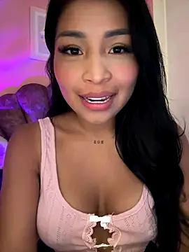 Snapshot of Pocahontascute_33 chatting on October 22, 4:29 pm Pocahontascute 33 online show from October 22, 4:29 pm