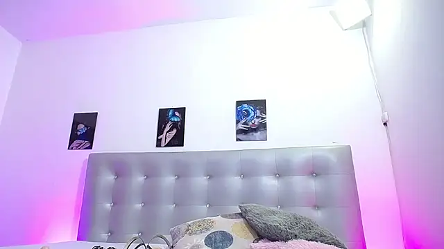 horny-juliette online show from June 2, 1:13 pm
