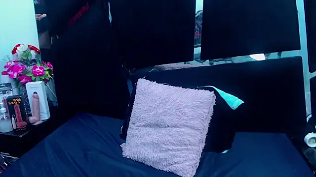 Snapshot of Cocoo_Nuth chatting on December 20, 3:03 am Cocoo Nuth online show from December 20, 3:03 am