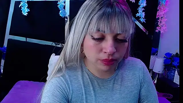 Snapshot of Cocoo_Nuth chatting on February 22, 3:23 am Cocoo Nuth online show from February 22, 3:23 am