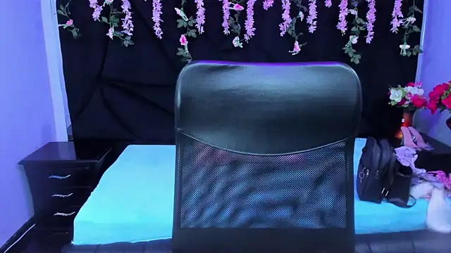 Snapshot of Cocoo_Nuth chatting on November 28, 3:20 am Cocoo Nuth online show from November 28, 3:20 am