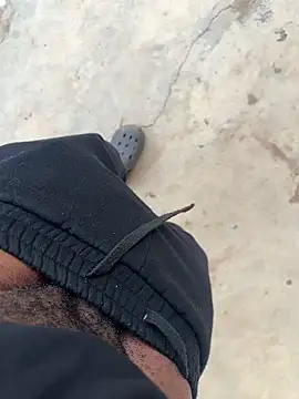 Snapshot of Black-mamba-madingo chatting on October 8, 9:07 am Black-mamba-madingo online show from October 8, 9:07 am