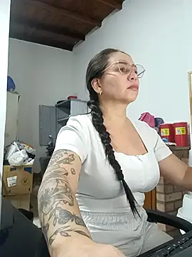 Snapshot of nurse_desi_sexlove chatting on April 27, 3:37 am nurse desi sexlove online show from April 27, 3:37 am