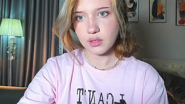 HanahCute online show from February 22, 10:20 pm