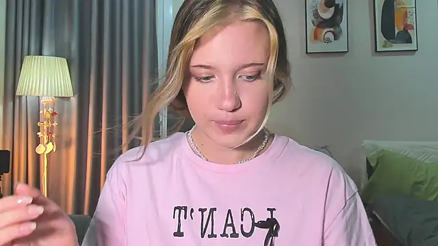 HanahCute online show from February 23, 5:23 am