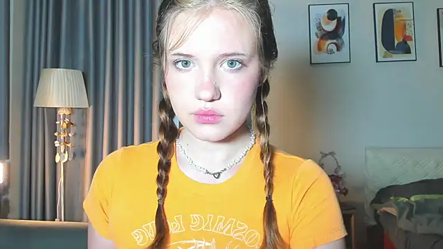 HanahCute online show from February 23, 8:55 pm