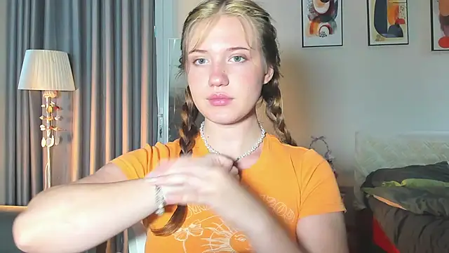 HanahCute online show from February 23, 11:58 pm