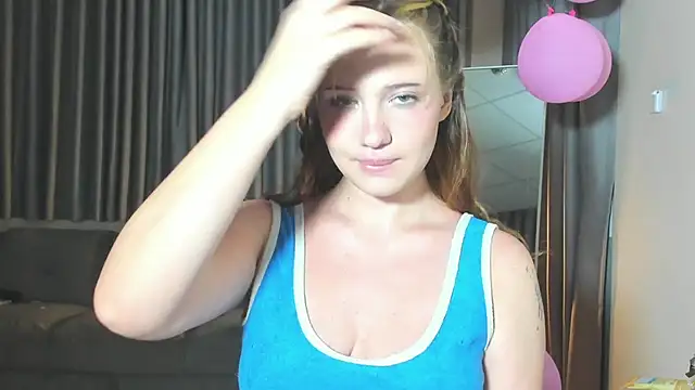 HanahCute online show from March 8, 8:57 pm