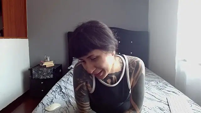 Emilia 1995 online show from November 10, 2:16 pm