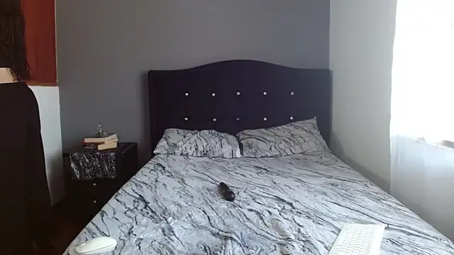 Emilia 1995 online show from December 1, 2:55 pm