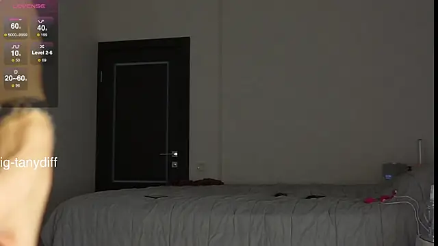 diffgirls2 online show from December 12, 1:06 pm