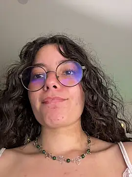 Snapshot of Antoniart_ chatting on December 4, 2:54 am Antoniart online show from December 4, 2:54 am