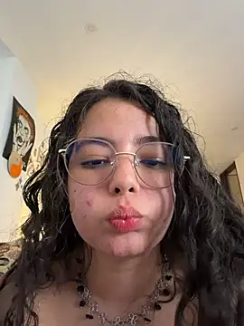 Snapshot of Antoniart_ chatting on June 17, 3:20 am Antoniart online show from June 17, 3:20 am