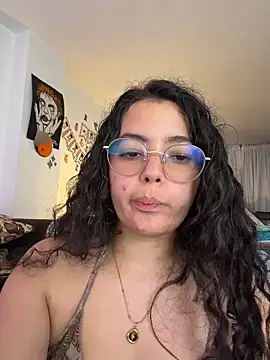 Snapshot of Antoniart_ chatting on June 18, 3:51 am Antoniart online show from June 18, 3:51 am