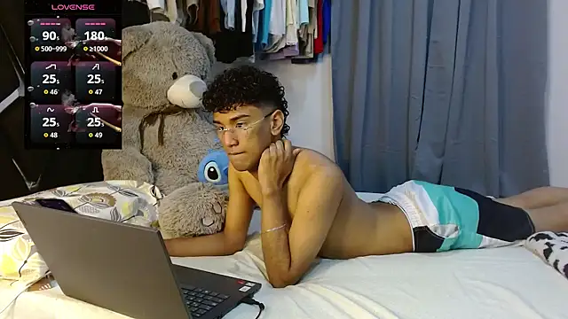 harrytwink18 online show from April 13, 10:48 pm