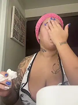 Snapshot of DhaTruth chatting on December 2, 7:49 pm DhaTruth online show from December 2, 7:49 pm