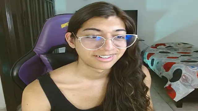 engielphoenis14 online show from April 21, 10:34 pm