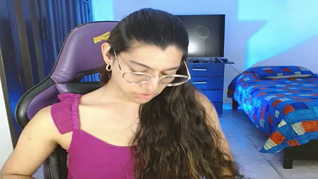 engielphoenis14 online show from June 9, 10:43 pm