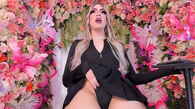 Snapshot of Laurenn_evans chatting on December 17, 9:10 pm Laurenn evans online show from December 17, 9:10 pm