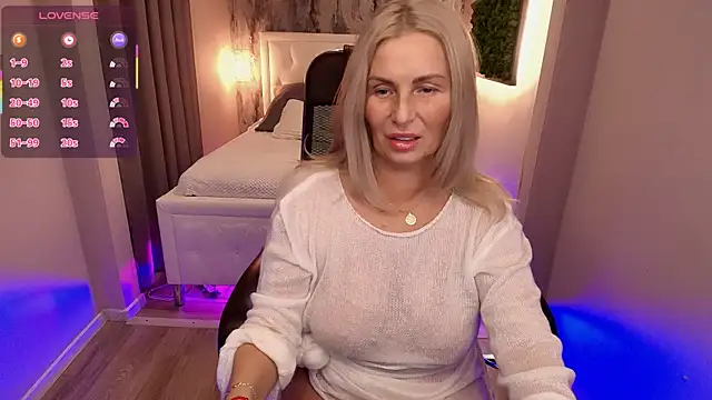 Scarlett Mai online show from November 20, 8:03 am