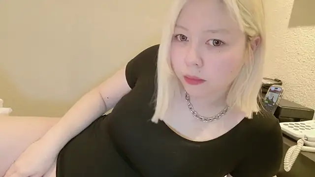 Snapshot of NANAchan_R chatting on February 4, 11:38 am NANAchan R online show from February 4, 11:38 am