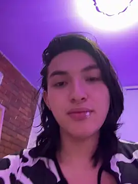 TomLondon  online show from March 22, 2:48 am