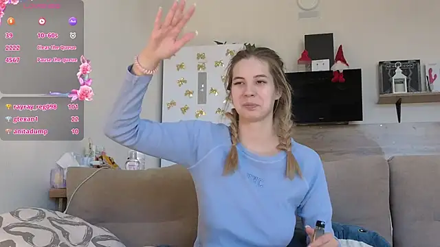 Girl alone home online show from February 7, 6:45 am