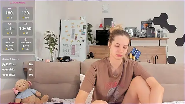 Girl alone home online show from October 25, 4:09 am