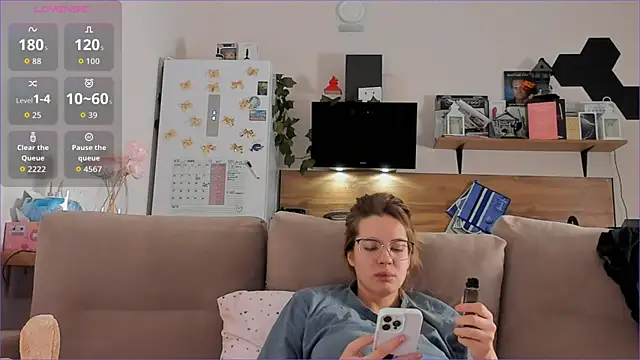 Girl alone home online show from November 20, 3:39 am