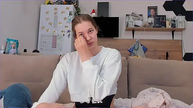 Girl alone home online show from April 20, 2:09 pm