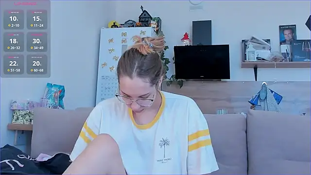 Girl alone home online show from April 23, 3:30 am