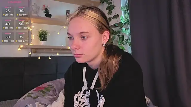 Snapshot of NaokoStifel chatting on May 19, 1:11 am NaokoStifel online show from May 19, 1:11 am