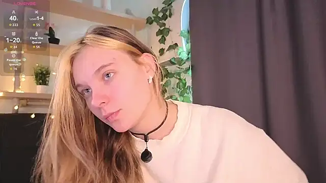 Snapshot of NaokoStifel chatting on May 24, 1:10 am NaokoStifel online show from May 24, 1:10 am