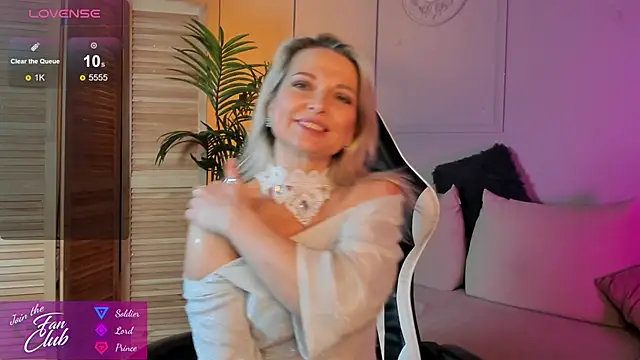 Gloria Lovely online show from December 16, 2:27 pm