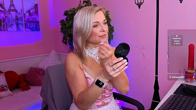 Gloria Lovely online show from July 21, 11:01 am