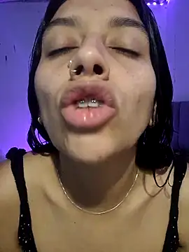 BrittanyDiaz online show from February 19, 6:32 pm