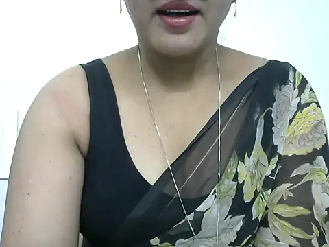 Snapshot of rashmika_reddy chatting on May 23, 4:33 pm rashmika reddy online show from May 23, 4:33 pm