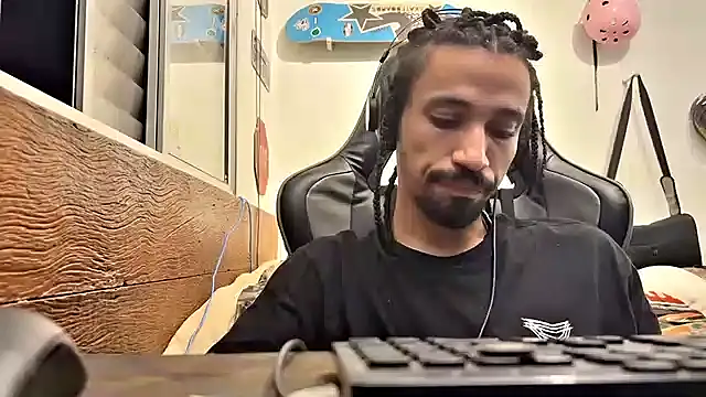 hotcamboy420 online show from February 15, 4:03 am