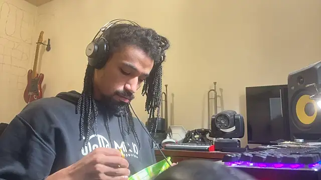 hotcamboy420 online show from November 3, 1:23 pm