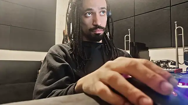 hotcamboy420 online show from November 10, 4:11 am