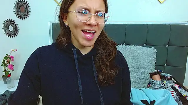 karlamorris  online show from February 19, 1:39 pm