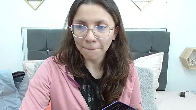 karlamorris  online show from March 8, 6:05 pm