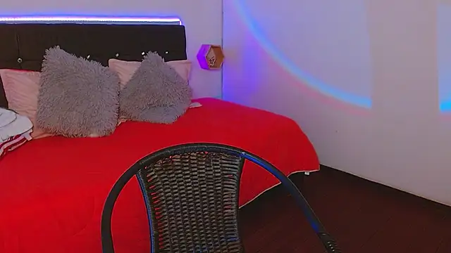 karlamorris  online show from March 19, 2:24 pm