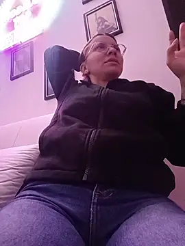 karlamorris  online show from November 10, 1:32 pm