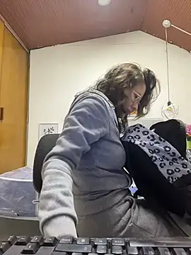 karlamorris  online show from March 11, 1:17 pm