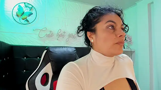 Snapshot of Lust_Mom41 chatting on December 16, 10:34 pm Lust Mom41 online show from December 16, 10:34 pm