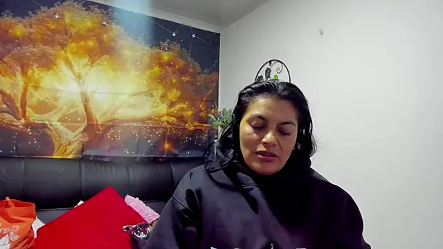 Snapshot of Lust_Mom41 chatting on December 31, 11:31 am Lust Mom41 online show from December 31, 11:31 am